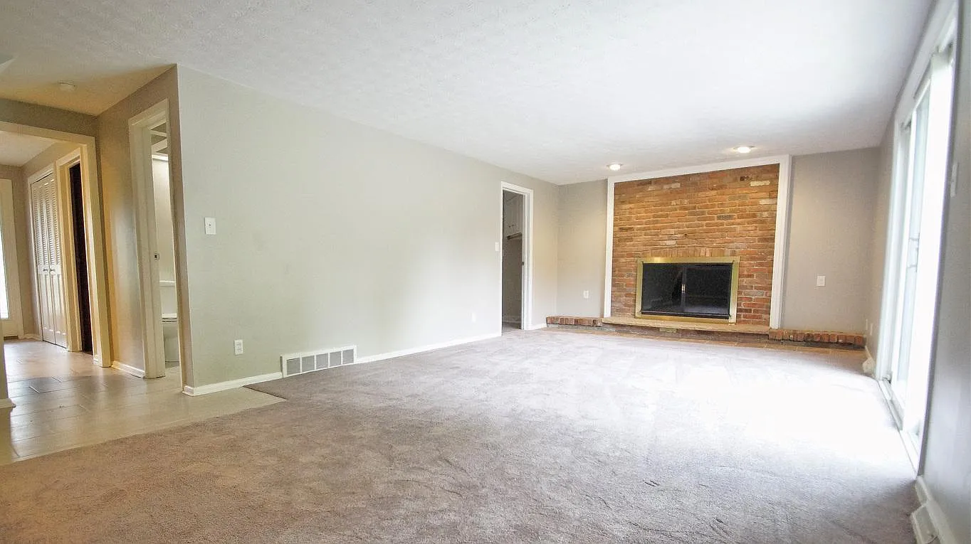 4 bed, 2346 sqft, $3,465 — Photo 3