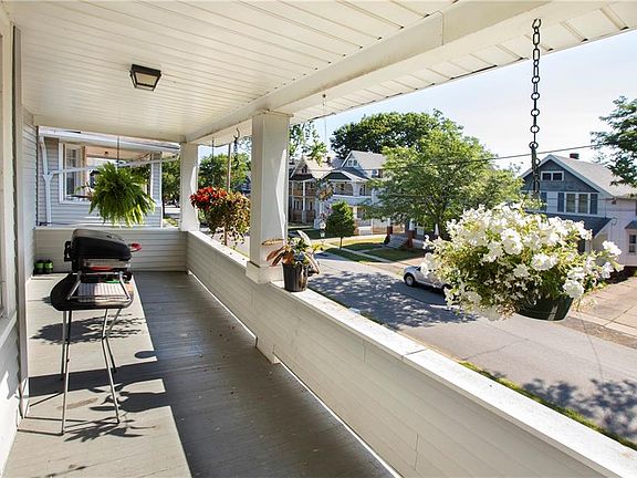 5th image of 1648 Larchmont Ave