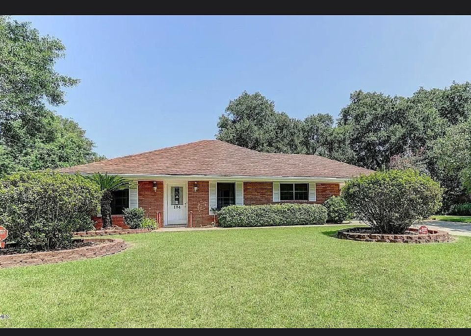 1st image of 104 Billeaud Ln