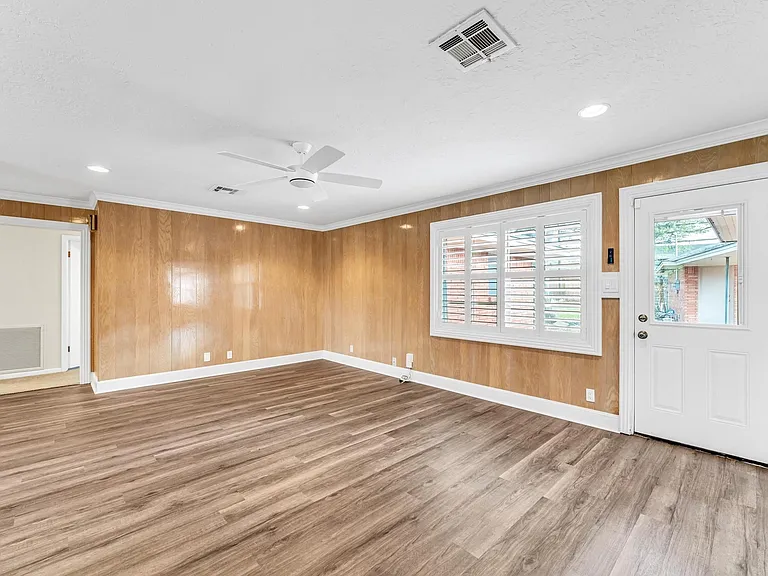6327 Wynnwood Ln — Photo 13