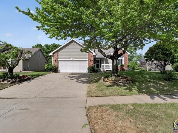 2217 SW Pondview Dr, Topeka, KS 66614