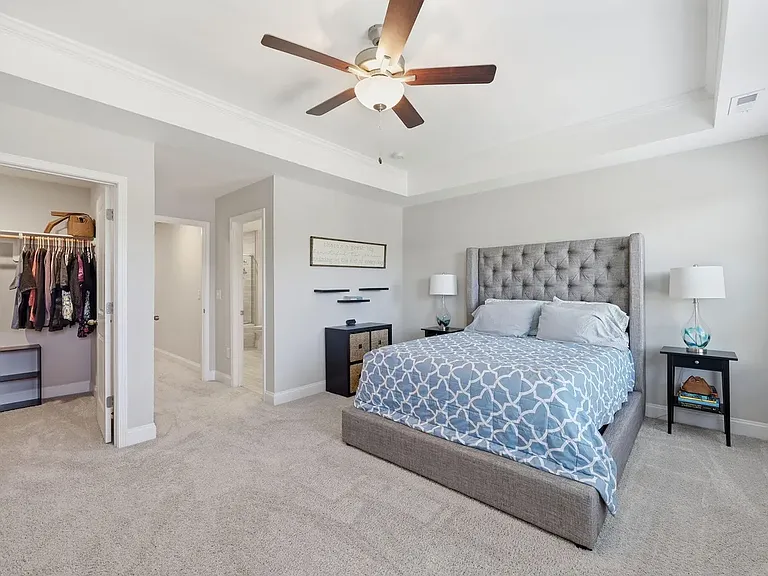 976 Gateway Commons Cir — Photo 30