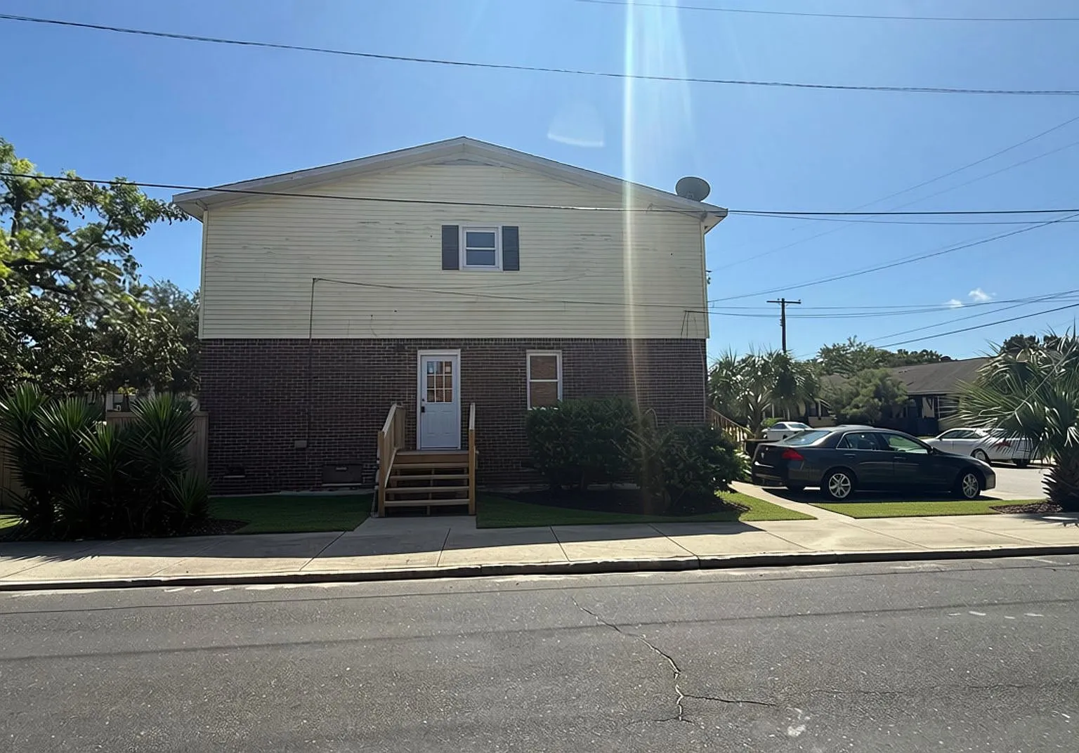4BR/2BA Townhouse on Charleston's Peninsula | 1,200 sq ft | Pets Welcome — Photo 1