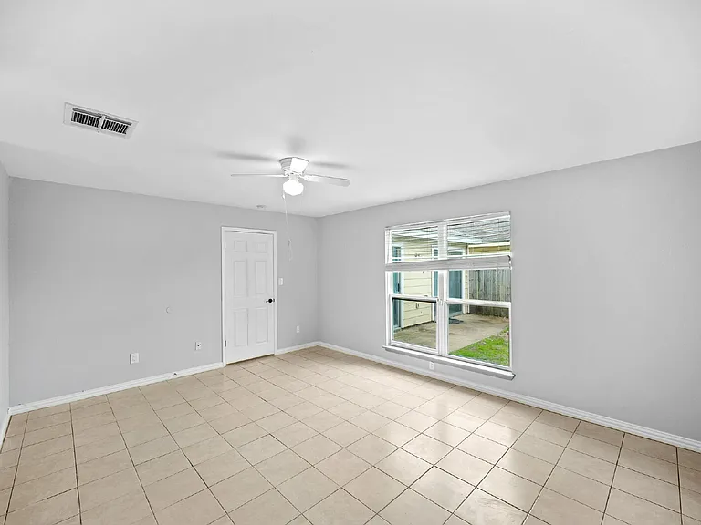 6214 Gladewell Dr — Photo 12