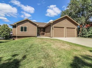 2104 Snowbird Dr, Manhattan, KS 66502