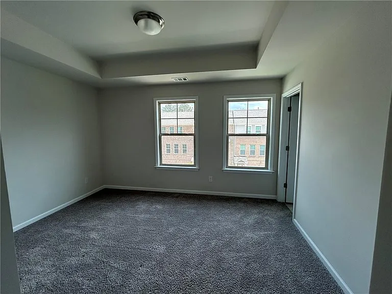 3715 Davis Cir — Photo 10