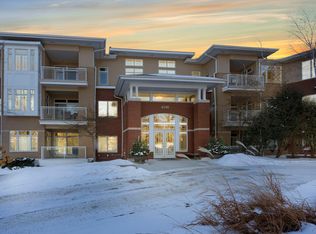 408 Parkers Lake Rd APT 107, Wayzata, MN 55391