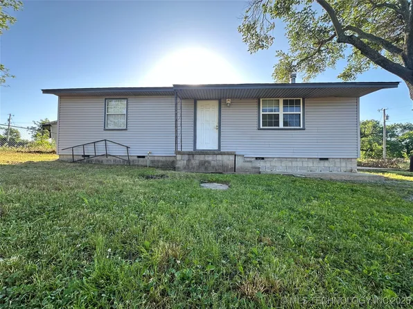 621 S 3rd St, Morris, OK 74445