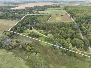 18075 Oneil Rd, Mineral Point, WI 53565