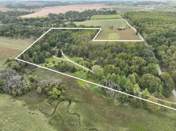 18075 Oneil Road, Mineral Point, WI 53565