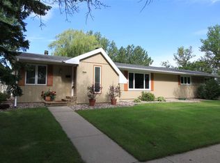 1808 11th St SW, Minot, ND 58701