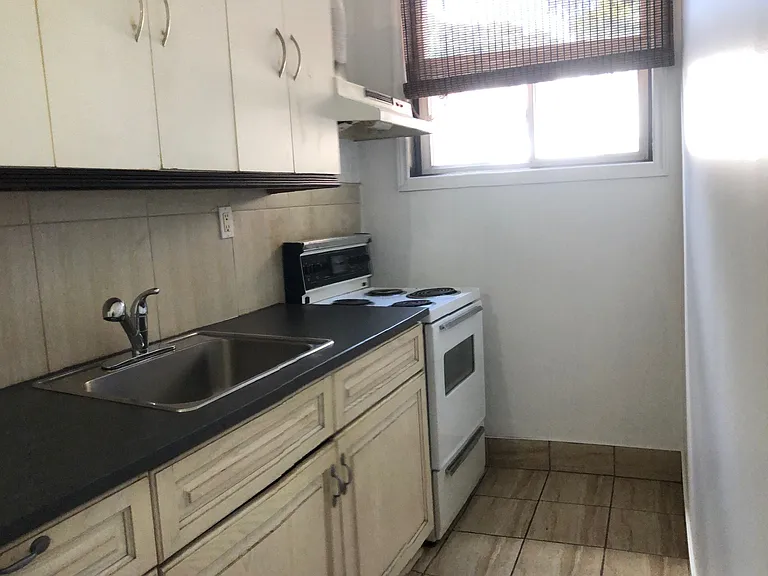 1272 Danforth Ave #MAIN — Photo 3