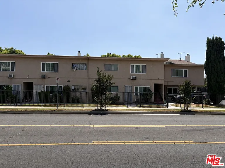 6150 Radford Ave #7 — Photo 13