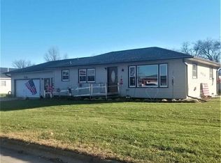 103 E Ridge St, Readlyn, IA 50668