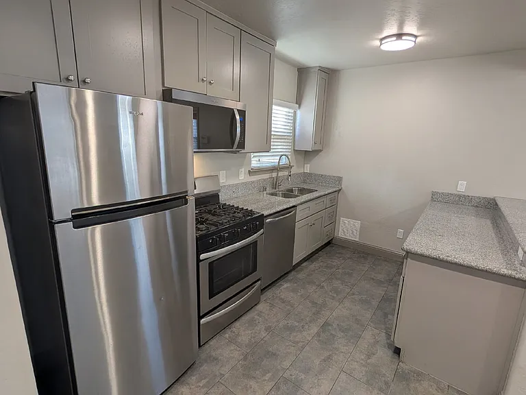 935 E Divisadero St — Photo 5