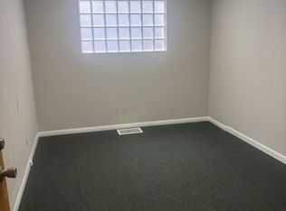 114 E 4th St #2, Vinton, IA 52349