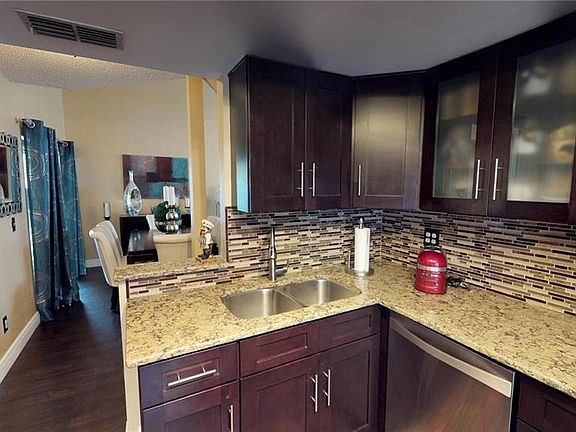 3rd image of 12810 Dunhill Dr