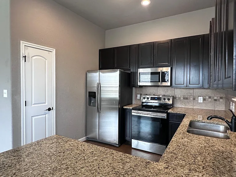 200 Mauna Kea Ln #B — Photo 8