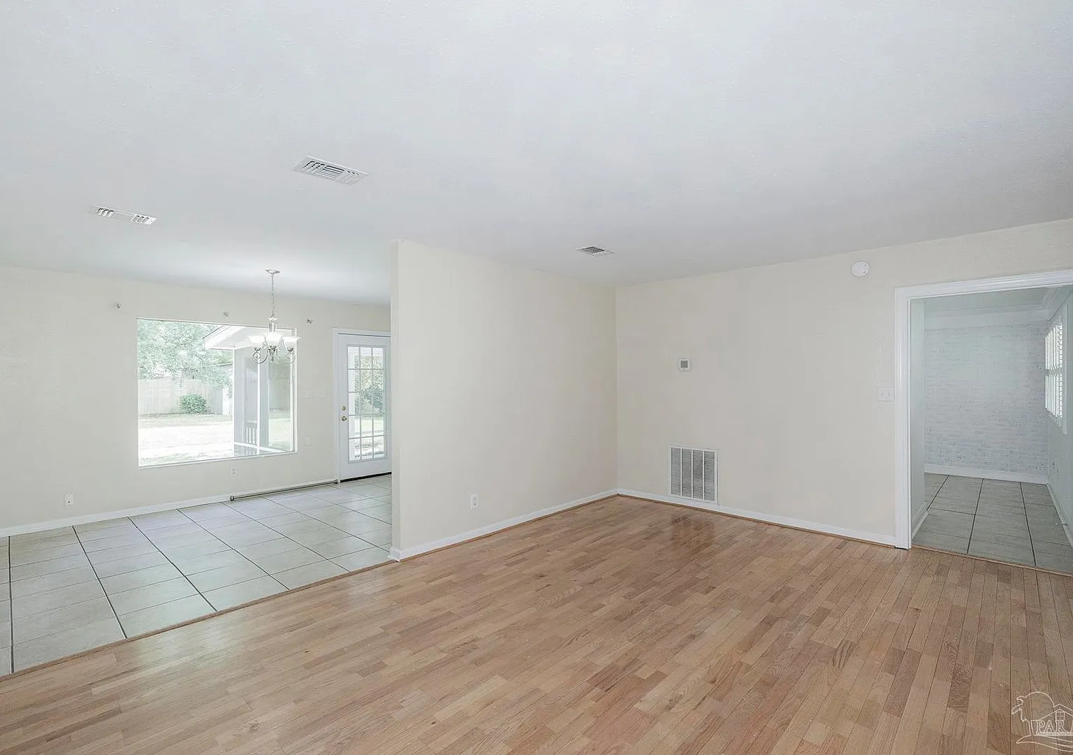 Delightful 3 Bedroom 2 Bath ranch style home for Rent with Bonus Room! — Photo 3