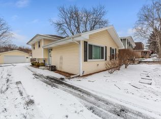 0N062 Cottonwood Dr, Wheaton, IL 60187