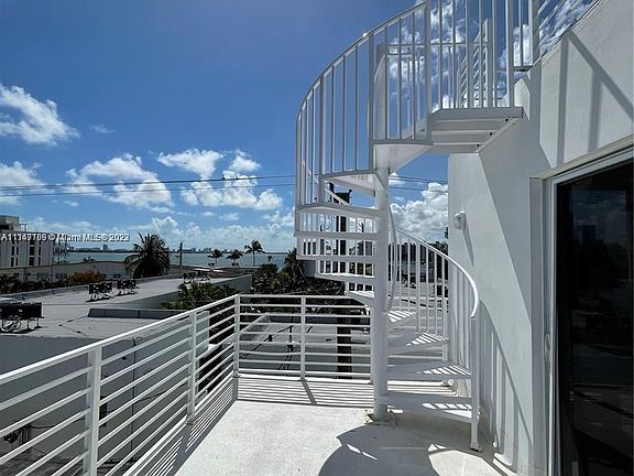 3rd image of 1966 Biarritz Dr #5
