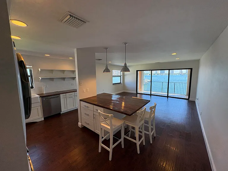 360 Wilma Cir #5 — Photo 5