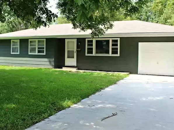511 S 4th St, Odessa, MO 64076