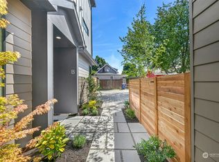 337 NW 81st St #B, Seattle, WA 98117