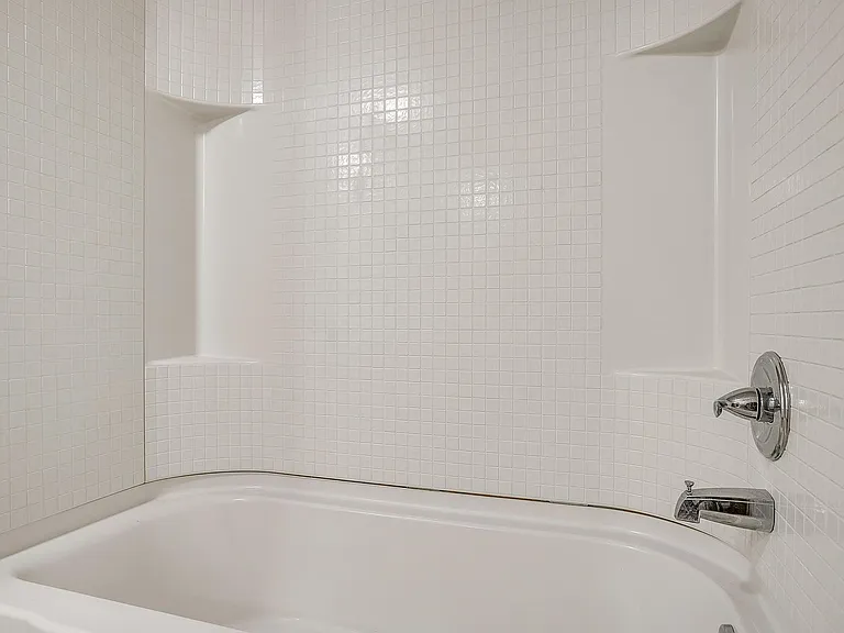 105 SE Gardens Blvd #112 — Photo 5