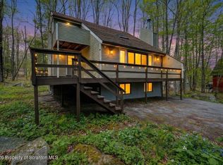 10 Garden Dr, Lake Ariel, PA 18436