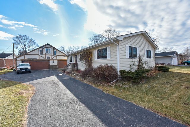 1st image of 25547 W Blackstone Pl