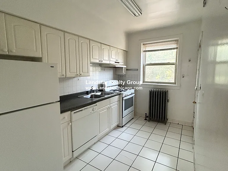 916 Reba Pl #1N — Photo 5