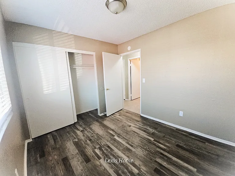 12929 Navajo Rd #4 — Photo 5