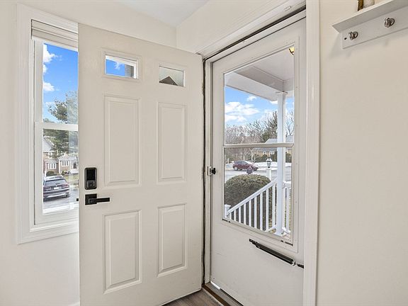 2nd image of 187 Laurelwood Dr #187