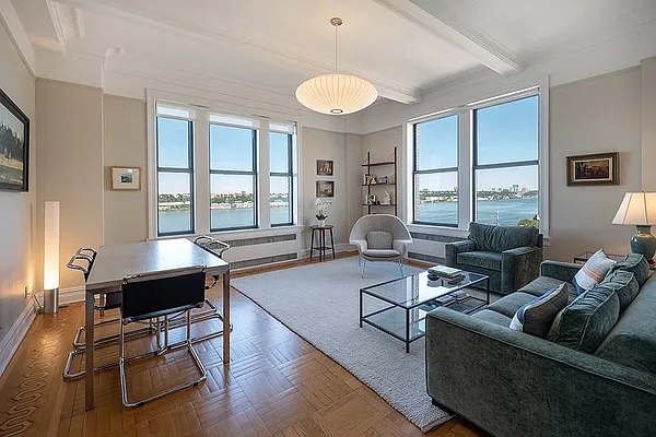 Rented by Rita S Citrin, LREB | media 32