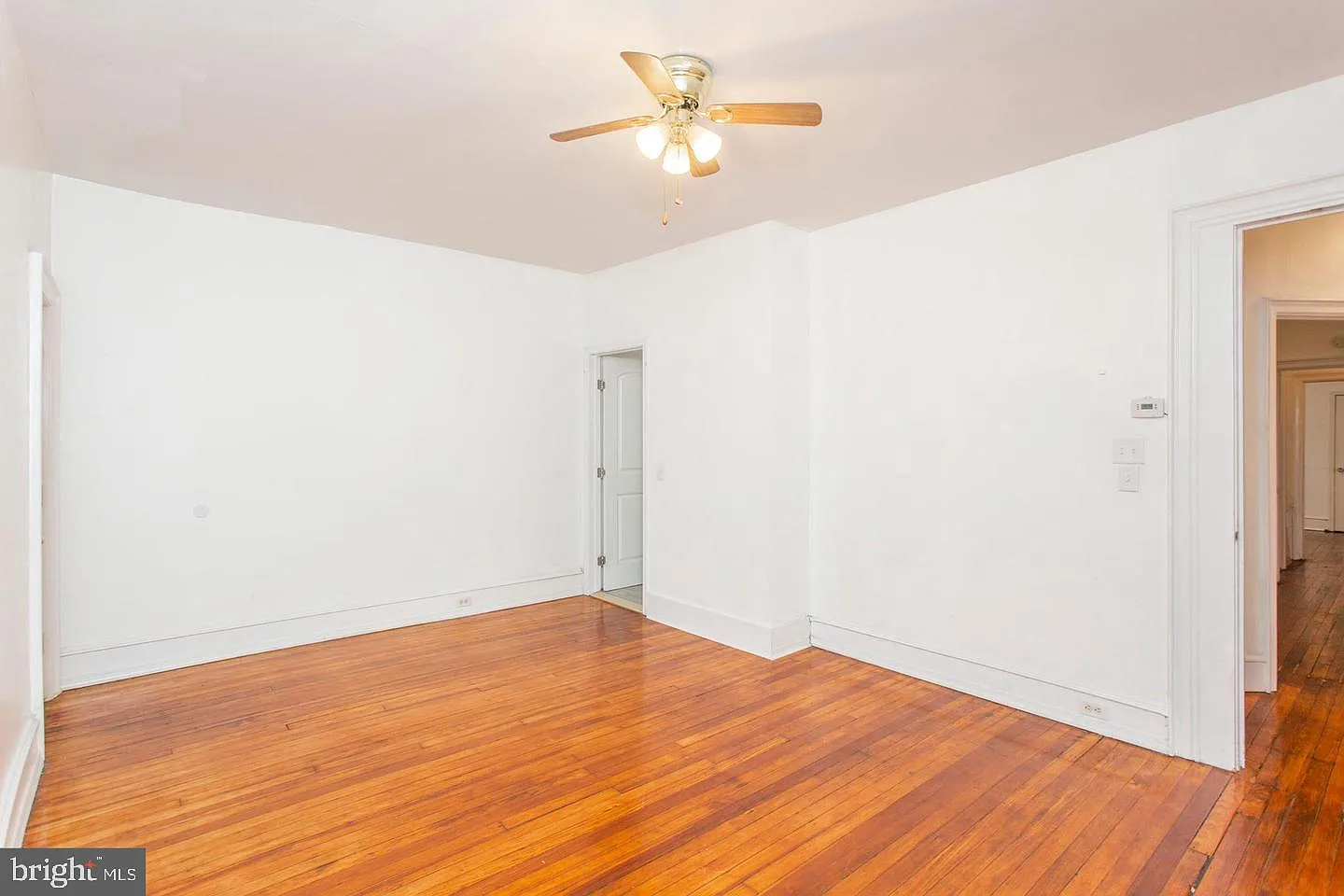 3 bed, 1.5 bath, 1380 sqft, $2,000 — Photo 3