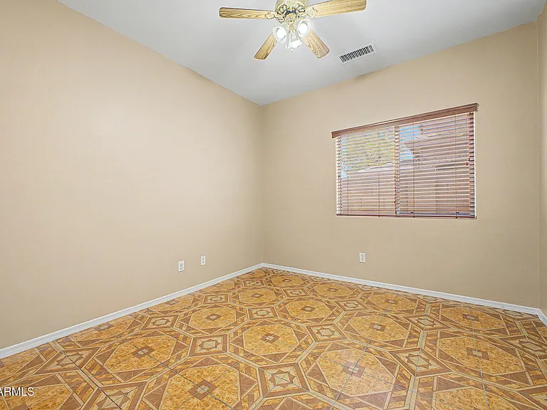 5329 W La Salle St — Photo 25