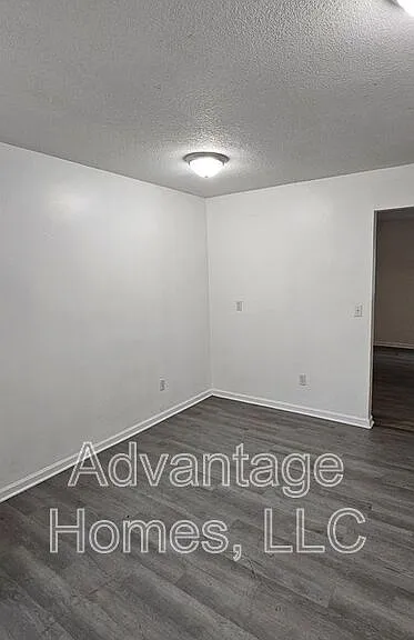 702 N 70th St — Photo 5