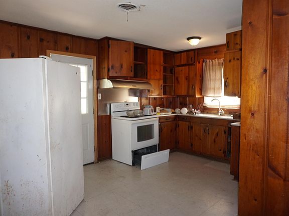 4th image of 609 W Race Ave