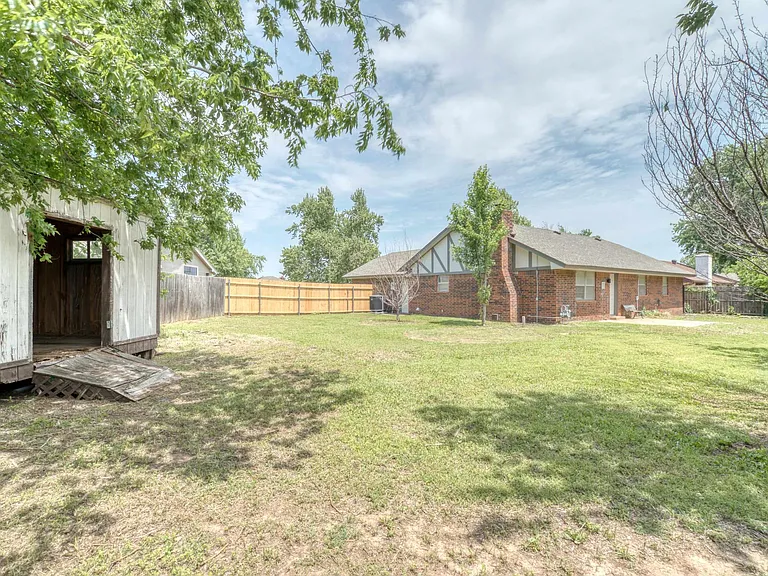 700 Wood Hollow Ln — Photo 24