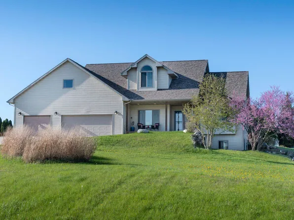 W5990 Friedel Rd, Fort Atkinson, WI 53538