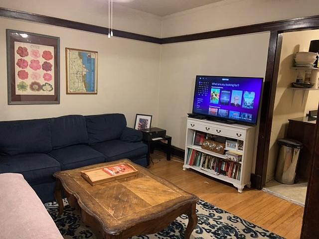1st image of 1539 W Cornelia Ave #1