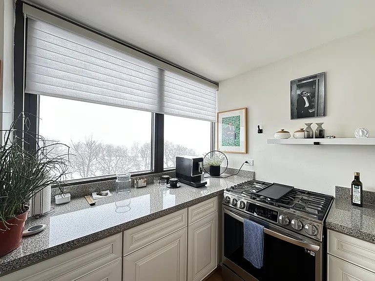 6701 S Crandon Ave #E05P — Photo 4