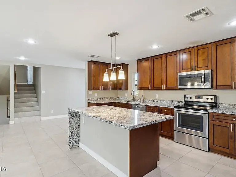 1737 E Manhatton Dr — Photo 6