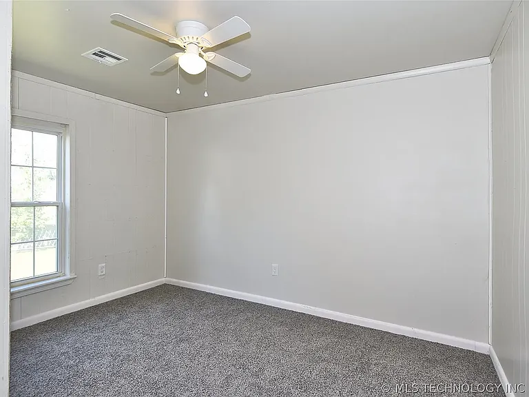 535 E Oak St — Photo 21