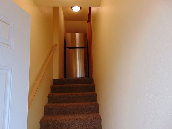 4th image of 899 Oak Knoll Dr