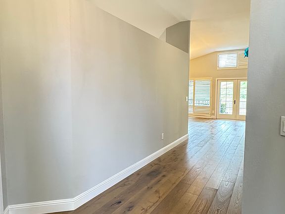 2nd image of 941 Redwood Dr