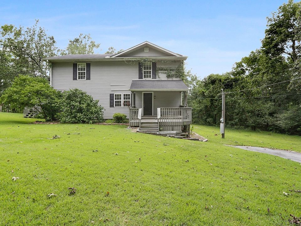 1st image of 2520 Pinewood Dr NE