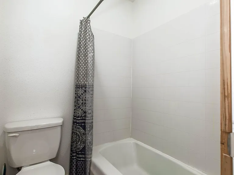 102 N Maple Ave #12 — Photo 4