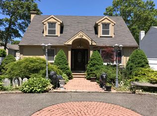 129 Colin Dr, Shirley, NY 11967